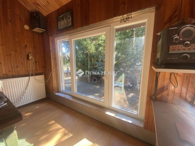 Eladó nyaraló, Dányon 44 M Ft, 3 szobás / költözzbe.hu