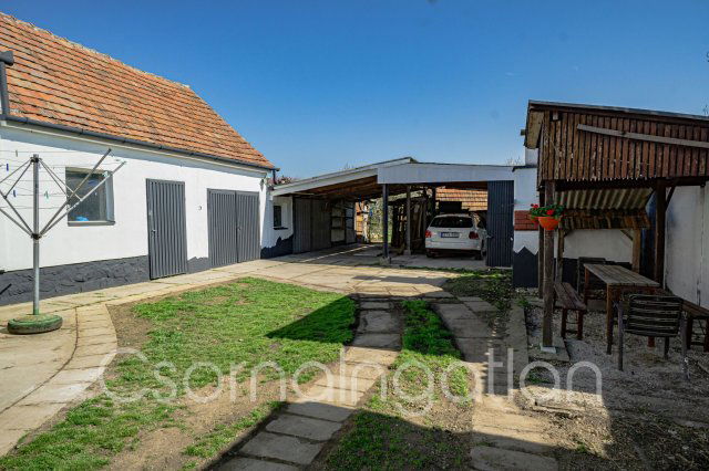 Eladó családi ház, Kapuváron 56 M Ft, 3 szobás