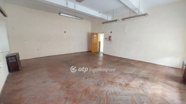 Eladó családi ház, Kisújszálláson 16 M Ft, 3 szobás