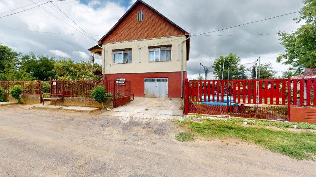 Eladó családi ház, Újfehértón 49 M Ft, 2 szobás