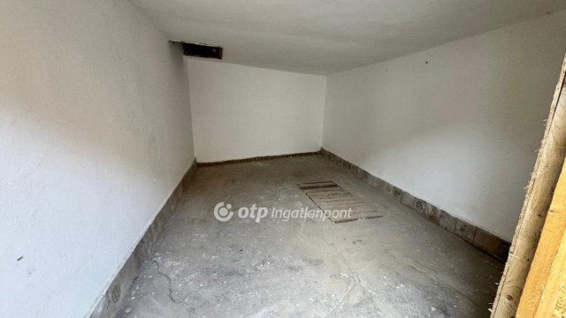 Eladó téglalakás, Pápán 51.9 M Ft, 1+1 szobás