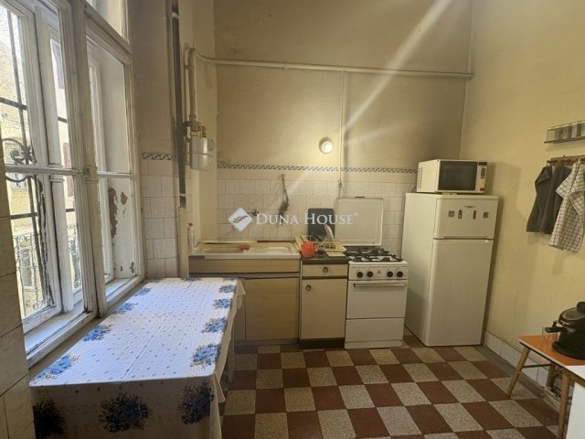 Eladó téglalakás, Budapesten, VI. kerületben 78 M Ft, 3 szobás