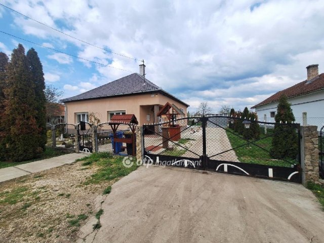 Eladó családi ház, Bárándon 35 M Ft, 3 szobás