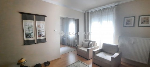 Eladó panellakás, Dunaújvárosban 28.5 M Ft, 1 szobás