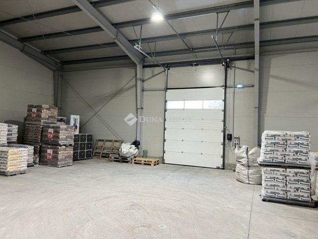 Eladó ipari ingatlan, Budapesten, XVI. kerületben 650 M Ft