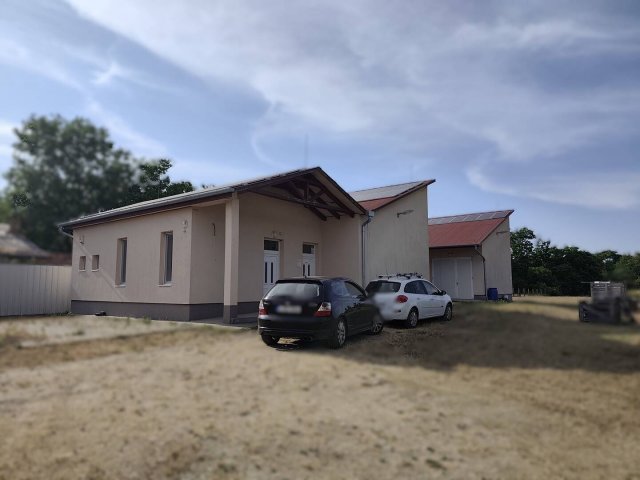 Eladó ipari ingatlan, Dánszentmiklóson 82.5 M Ft