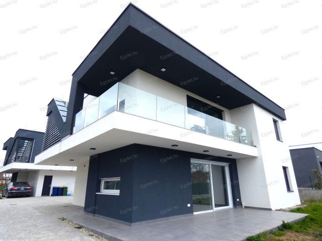 Eladó családi ház, Budapesten, XVII. kerületben 97.7 M Ft