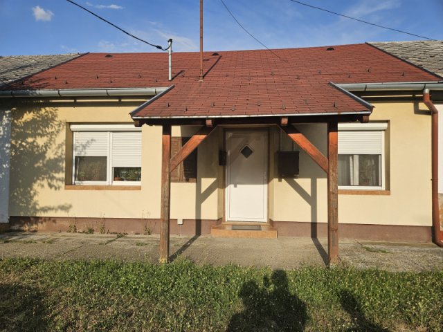 Eladó családi ház, Beloianniszon 41.9 M Ft, 3 szobás
