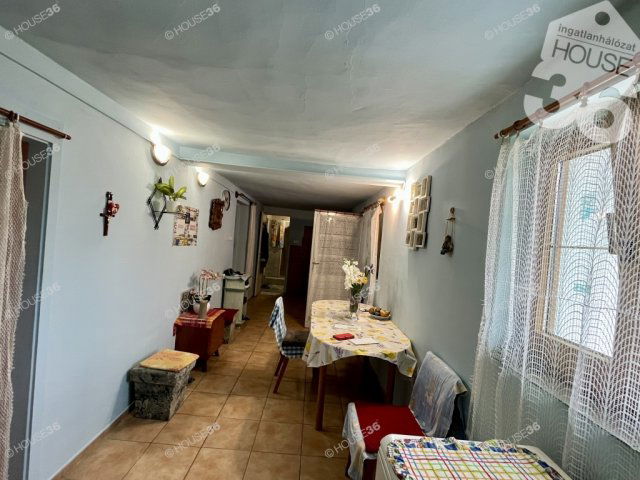 Eladó családi ház, Kiskunfélegyházán 29.9 M Ft, 2 szobás
