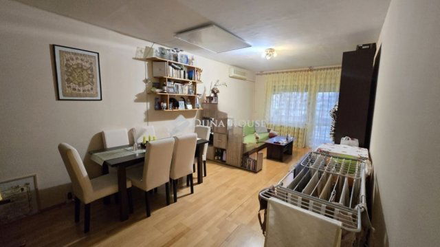 Eladó panellakás, Szegeden 66.49 M Ft, 3 szobás