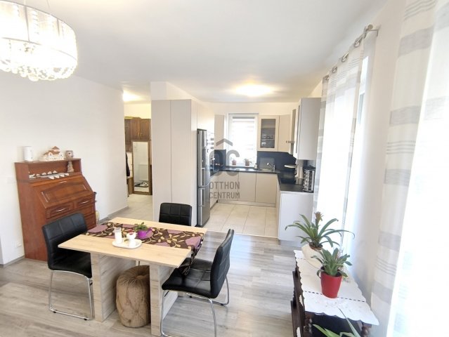 Eladó téglalakás, Tatabányán 67.5 M Ft, 3 szobás