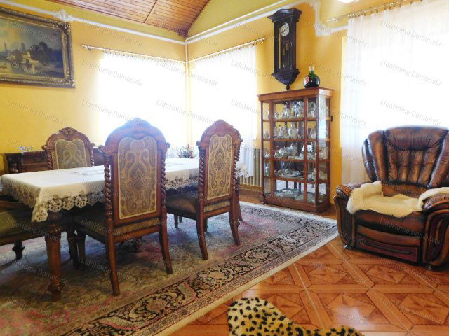 Eladó családi ház, Dombóváron 48 M Ft, 14 szobás