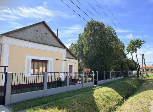Eladó családi ház, Tetétlenen 8.1 M Ft, 2+1 szobás
