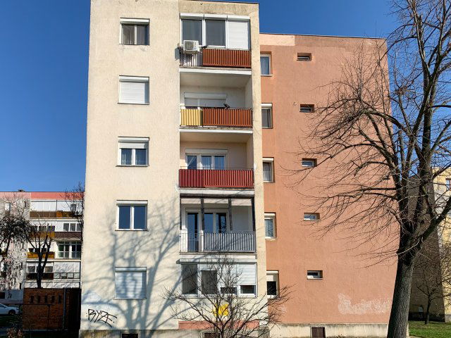 Kiadó téglalakás, albérlet, Pécsett 200 E Ft / hó, 2 szobás