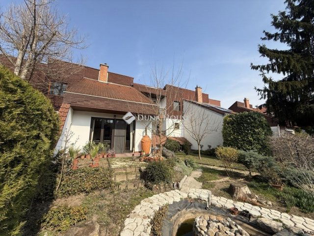 Eladó ikerház, Dunaújvárosban 89.99 M Ft, 6 szobás