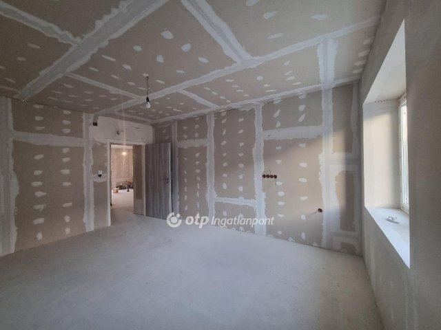 Eladó családi ház, Pápán 57 M Ft, 4 szobás