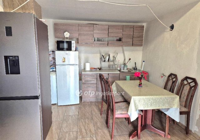 Eladó családi ház, Cecén 18.5 M Ft, 1 szobás