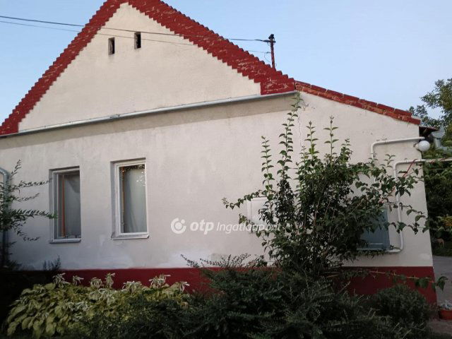 Eladó családi ház, Hajdúböszörményen 44 M Ft, 2+1 szobás