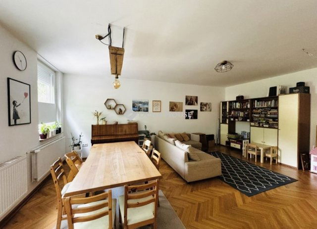 Eladó téglalakás, Pécsett 86 M Ft, 3 szobás