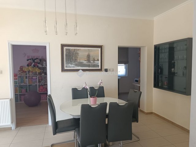 Eladó családi ház, Kajdacson 37.9 M Ft, 4 szobás