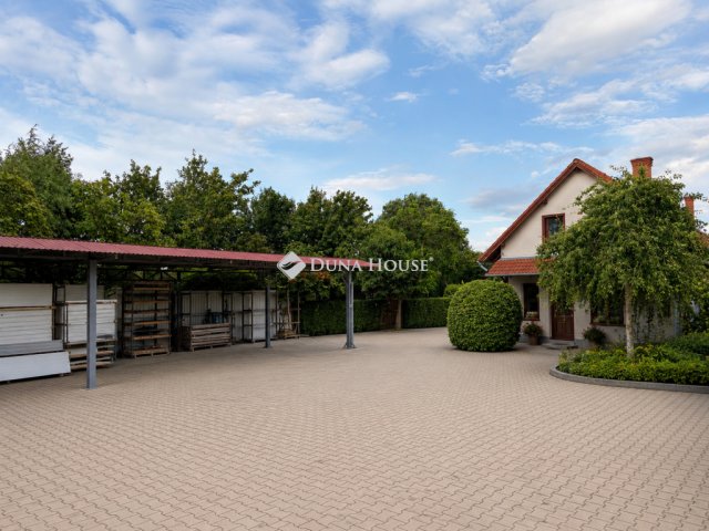 Eladó családi ház, Kecskeméten 160 M Ft, 4 szobás