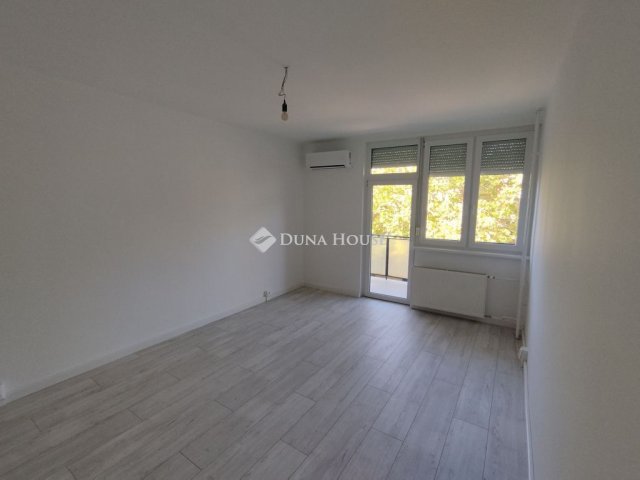 Eladó téglalakás, Tatabányán, Komáromi utcában 49.99 M Ft