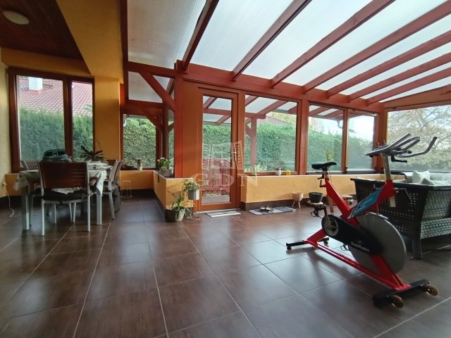 Eladó családi ház, Gödöllőn 289.9 M Ft, 8 szobás
