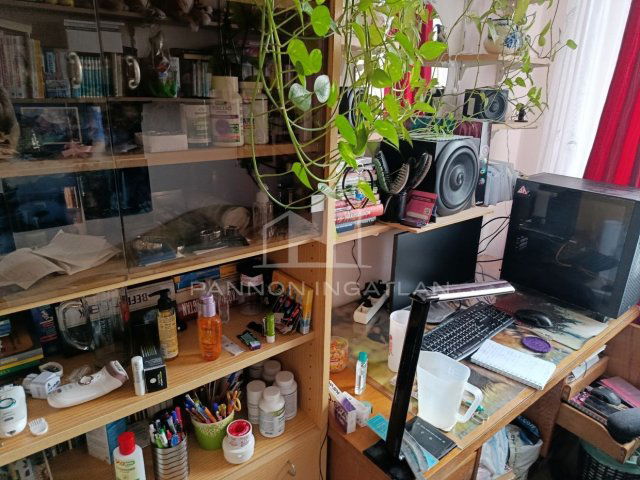 Eladó panellakás, Ajkán 41.9 M Ft, 1+2 szobás