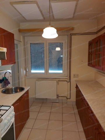 Eladó téglalakás, Oroszlányban 27.85 M Ft, 2 szobás