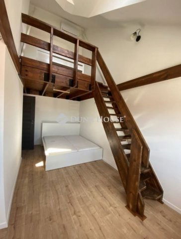 Eladó téglalakás, Pécsett 83.99 M Ft, 5 szobás