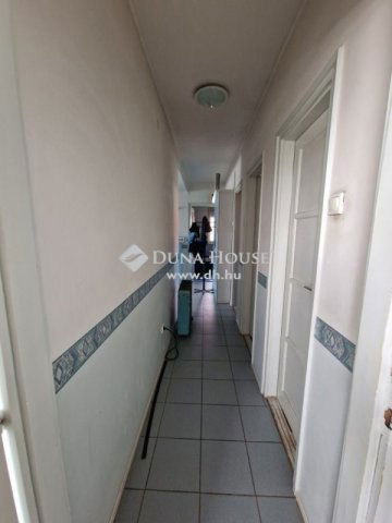 Eladó családi ház, Martonvásáron 139.99 M Ft, 6 szobás