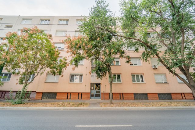 Eladó panellakás, Szegeden 44.5 M Ft, 2 szobás