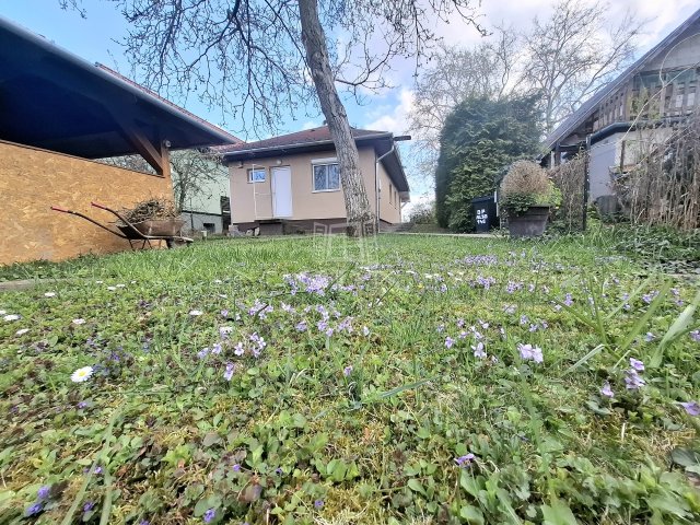 Eladó nyaraló, Szigetszentmártonban 61.9 M Ft, 3 szobás