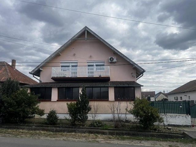 Eladó családi ház, Gödöllőn 109.9 M Ft, 6 szobás