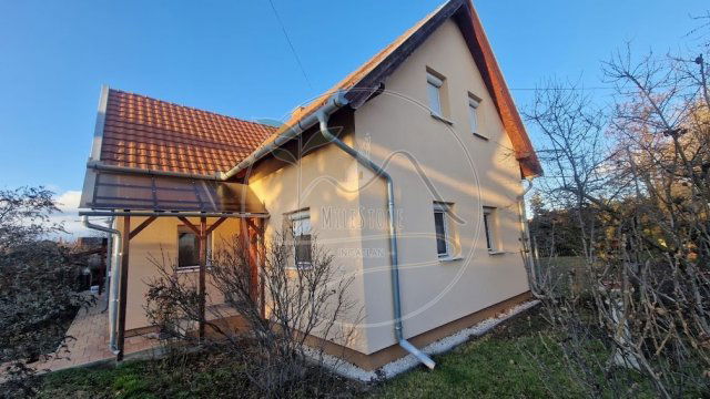Eladó családi ház, Békéscsabán 78.9 M Ft, 6 szobás
