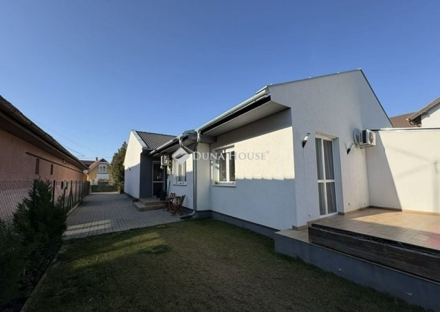 Eladó ikerház, Ócsán 109.9 M Ft, 4 szobás