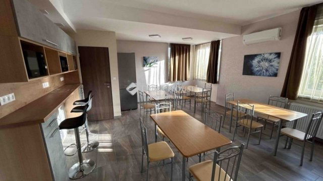 Eladó családi ház, Vecsésen 340 M Ft, 12 szobás