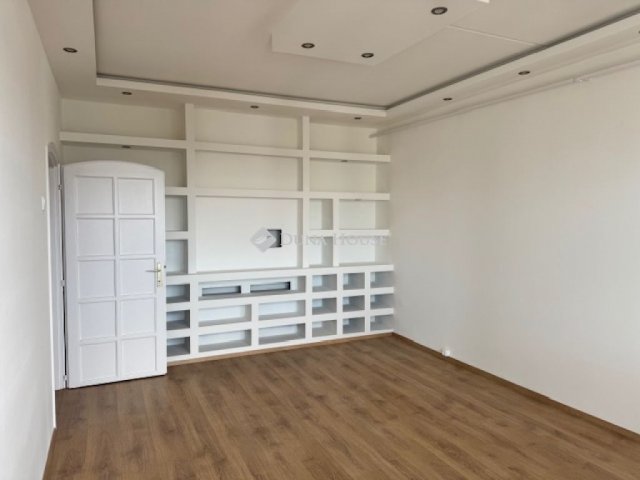 Eladó panellakás, Budapesten, XI. kerületben, Neszmélyi úton