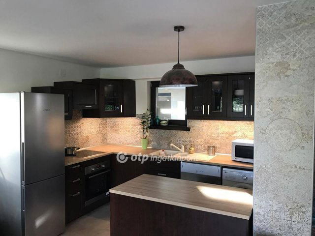 Eladó családi ház, Szigetszentmártonban 159 M Ft, 5 szobás