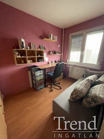 Eladó panellakás, Dunaújvárosban 33.9 M Ft, 3 szobás