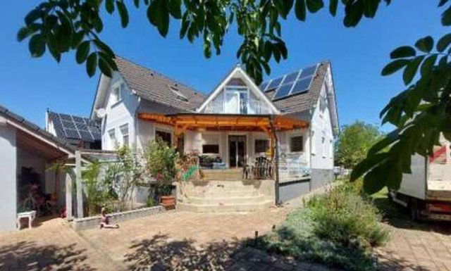 Eladó családi ház, Veszprémben 135 M Ft, 5 szobás