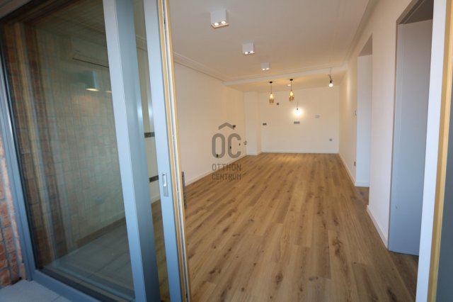 Eladó téglalakás, Siófokon 72.428 M Ft, 2 szobás