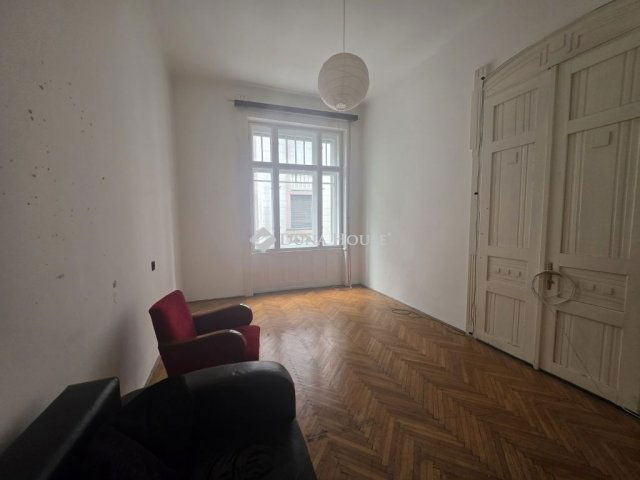 Eladó téglalakás, Budapesten, VIII. kerületben 130 M Ft