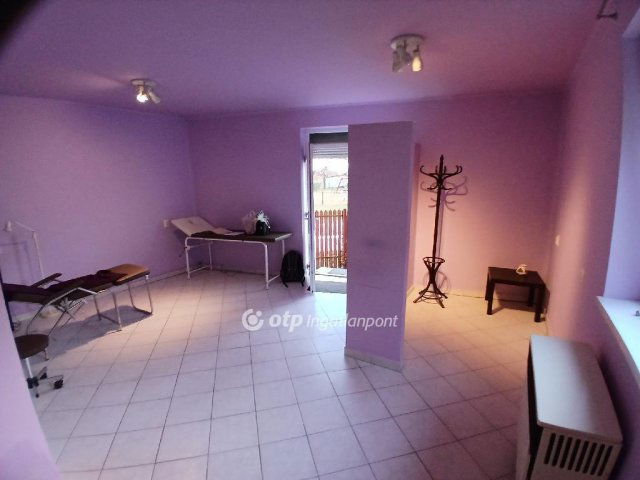 Eladó családi ház, Karácsondon 23.5 M Ft, 4 szobás