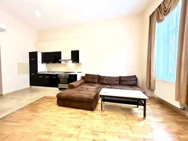 Kiadó téglalakás, albérlet, VI. kerületben, Vörösmarty utcában