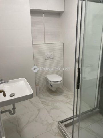 Eladó panellakás, Pécsett 59.9 M Ft, 3 szobás