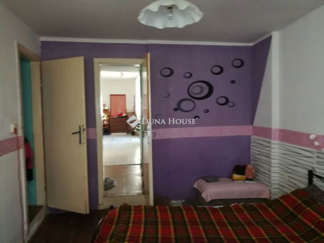 Eladó családi ház, Pécsett 46.9 M Ft, 3 szobás