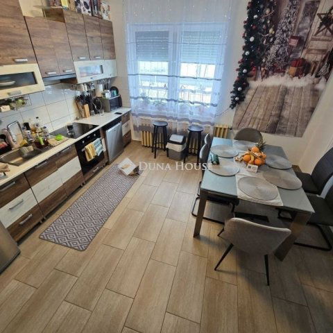 Eladó családi ház, Felsőlajoson 55.9 M Ft, 5 szobás