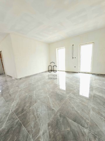 Eladó ikerház, Balatonszabadiban 89.9 M Ft, 3 szobás