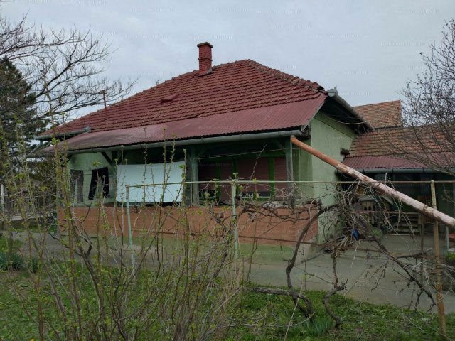 Eladó családi ház, Mezőtúron 16 M Ft, 2+1 szobás